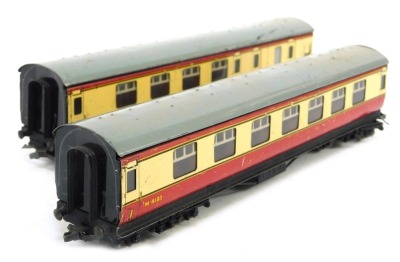 Two Hornby Dublo tinplate carriages, M4183. - 2