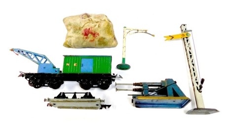 A group of O gauge tinplate Hornby rolling stock, including breakdown crane, buffer stops, O gauge figures.