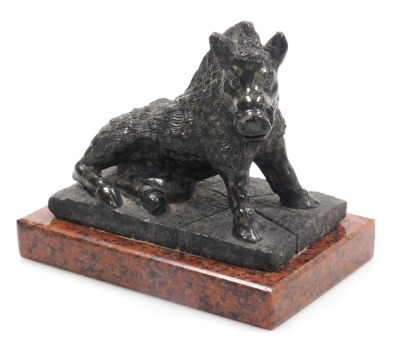 After The Antique (19thC). A Grand Tour souvenir of the Florentine Ufizzi Boar, Il Porcellino, carved in green serpentine, raised on a rectangular red mould base, 17.5cm wide.