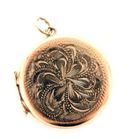 A 9ct gold circular photo locket, with engraved floral and foliate decoration, 2.6g.