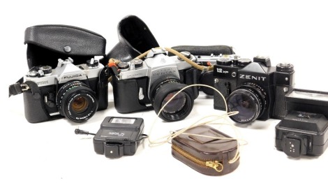 A Zenit 12XP camera, Asahi Pentax Spotmatic camera, Fujica STX-1 camera, Olympus Trip 35 camera, flashes, etc. (a quantity)