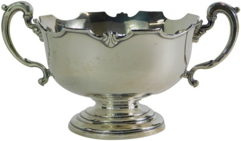 A George V silver two handled pedestal bowl, with shaped rim and cast shell decoration, on a stepped foot, William Greenwood & Sons, Birmingham 1926, 19.43oz, 15cm high.