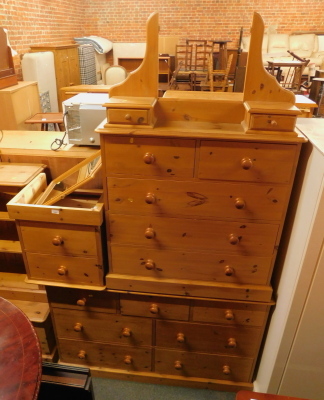 Pine bedroom furniture, comprising bedside table, dressing table, and a seven drawer chest. (3)