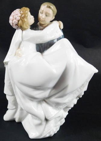 A Nao bride and groom figure group, 20cm high.