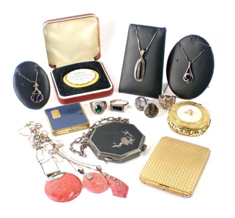 Silver and other costume jewellery, comprising coral and silver necklaces, enamel brooch, Art Deco plated compacts, silver dress rings, etc. (1 tray)