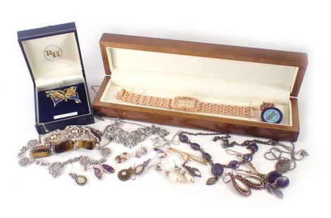 Costume jewellery and effects, comprising Gianni Vecci ladies wristwatch, marcasite leaf bracelet, 9ct gold hoop earrings, gold plated butterfly brooch, bar brooch, etc. (1 tray)