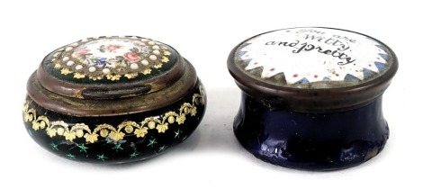 Two enamel pill boxes, comprising a Bilston blue and white enamel pill box inscribed 'You are witty and pretty', and another with green star enamel decoration and gilt highlights with floral lid, 3cm diameter. (2)