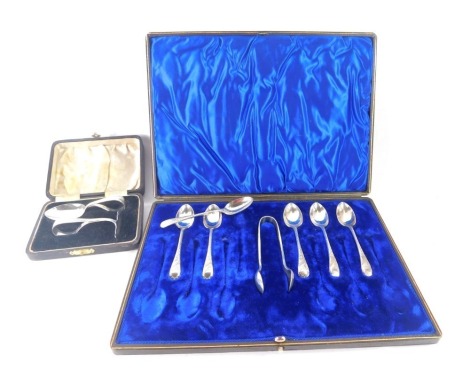 A George V silver baby pusher and spoon set, Birmingham 1926, in fitted case, and a set of EPNS teaspoons and tongs in partial case. (2)