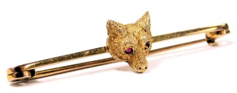 A Edwardian fox's head bar brooch, with red cabochon eyes, in yellow metal stamped 9ct, with a box for Debdin & Company Limited, 189 Sloane Street, SW1, 1.9g.