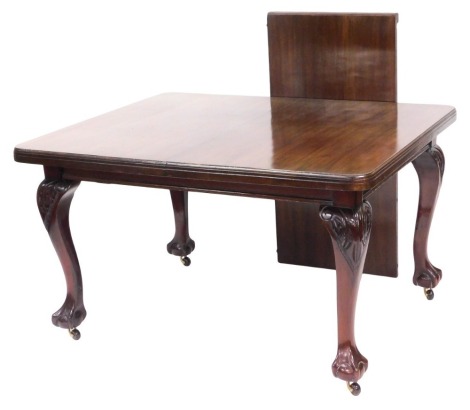 A Victorian mahogany wind out dining table, with one additional leaf, raised on leaf carved cabriole legs and ball and claw feet, with winder, 72cm high, 125cm wide, 178cm extended, 106cm deep.