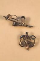 An Ivan Tarratt (Leicester) contemporary design silver brooch by Jeffrey Bellamy of two fish and a m