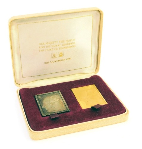 An Elizabeth II and Prince Philip Royal Silver Wedding Commemorative stamp replica set, No 1981/2000 minted by Hallmark Replicas Limited, comprising a silver example 26.3g, and 22ct gold example 26.5g, in fitted case with certificate