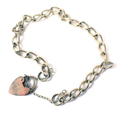 A 9ct gold curb link bracelet, with safety chain and heart shaped padlock, 16cm long, 7.9g.