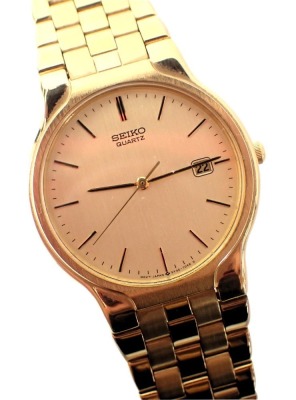 A Seiko gent's wristwatch, with a gold finish dial and date aperture, with gold coloured finish bracelet, on a stainless steel back number 9N0679, the dial 3cm diameter, with additional links, boxed.