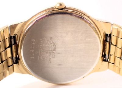 A Seiko gent's wristwatch, with a gold finish dial and date aperture, with gold coloured finish bracelet, on a stainless steel back number 9N0679, the dial 3cm diameter, with additional links, boxed. - 3