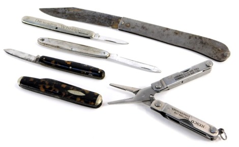 A group of penknives, to include simulated tortoiseshell cased knives, etc.