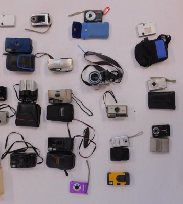 A quantity of early digital and other cameras, to include Sony, Kodak, Fuji, Ricoh, a Kodak Instamatic 56-X camera outfit, etc. (1 box) - 2