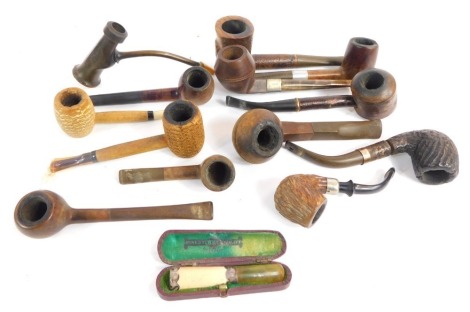 Various tobacco pipes, together with a cheroot holder in leather case.