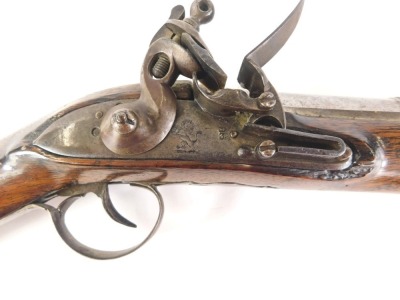 A late 18th/early 19thC blunderbuss, with part faceted steel barrel, walnut stock, and engraved with lion and numbered 3, 52cm long. - 2