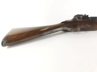 A late 18th/early 19thC blunderbuss, with part faceted steel barrel, walnut stock, and engraved with lion and numbered 3, 52cm long. - 3