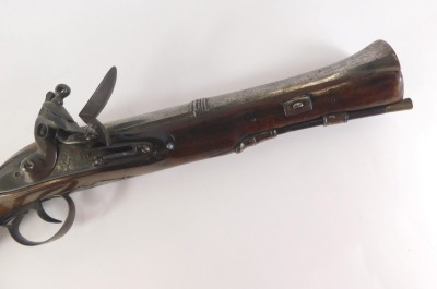 A late 18th/early 19thC blunderbuss, with part faceted steel barrel, walnut stock, and engraved with lion and numbered 3, 52cm long. - 5