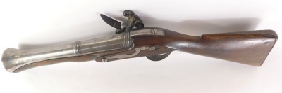 A late 18th/early 19thC blunderbuss, with part faceted steel barrel, walnut stock, and engraved with lion and numbered 3, 52cm long. - 9