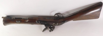 A late 18th/early 19thC blunderbuss, with part faceted steel barrel, walnut stock, and engraved with lion and numbered 3, 52cm long. - 10