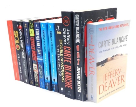 Various James Bond novels, including various authors, including Faulks (Sebastian), Diva (Jeffrey), Sherwood (Kim), and Horowitz (Anthony), etc., various editions, various paperback editions. (12 vols)