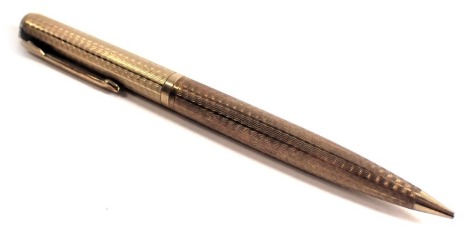 A Parker 9ct gold pencil, of engine turned decoration, bearing the initials PWS, in presentation case, 24.5g all in.