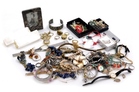 Silver and costume jewellery, including rings, necklaces, earrings, dress wristwatches and brooches. (a quantity)