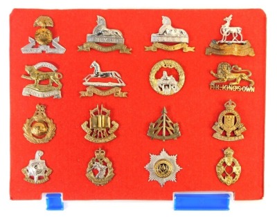 A group of military cap badges, to include Army Educational Corps, Lincolnshire Regiment, Leicestershire regiment, Lancashire Fusiliers, Cheshire Regiment, etc. (16)