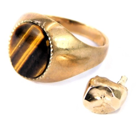 An imitation tiger's eye set 9ct gold dress ring, and a gold filling, 5.5g all in. (2)