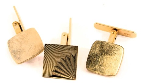 A pair of Swilink 9ct gold cufflinks, with a rectangular panel, of plain design, and a 9ct gold single cufflink, 9.3g all in. (3)