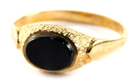 A 9ct gold signet ring, set with oval black bloodstone with bark effect shoulders, ring size O½, 1.8g all in.