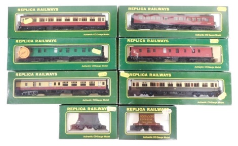 Replica Railways OO gauge coaches, including 12202 57ft corridor first second coach, BR maroon livery, 12161 Mk1 BG BR, BRSR green livery, 12173 Mk1 BG BR crimson livery, No 136 12 tonne vent van GWR grey, etc., boxed. (7)