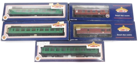 Bachmann Branchline OO gauge coaches, comprising 34-575 63ft Bulleid open 2nd, BR malachite green livery, 39-026B BR Mk1 corridor SK, maroon livery, 34-550 63ft Bulleid corridor composite, BR malachite green livery, 34526 63ft Bulleid corridor 2nd Class, 