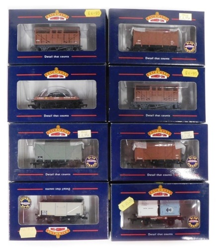 Bachmann Branchline OO gauge rolling stock, including 33-656 cattle wagon, LMS brown weathered livery, 37-750B 12 tonne fruit van, BR brown livery, 33-412 one plank wagon with a Triumph TR3, 37-976 conflat with two AFU containers BR, etc., boxed. (8)