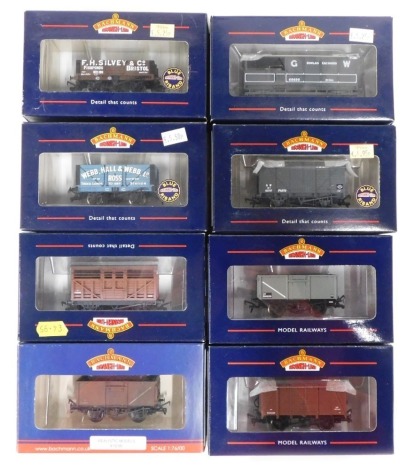 Bachmann Branchline OO gauge rolling stock, including 33-300C 20 tonne towed brake van GWR departmental grey, 37-725A 12 tonne ventilated van GWR grey, 37-050B five plank wagon wooden floor, 37-105A seven plank wagon Webb Hall and Webb, etc., boxed. (8)