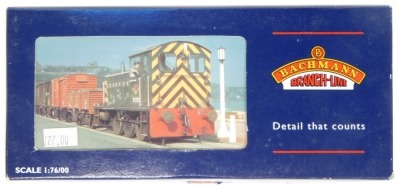 A Bachmann Branchline OO gauge Class 04 diesel shunter, 11226, BR black livery, 31-335, boxed.