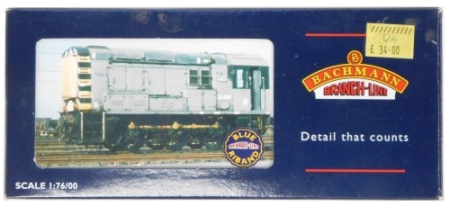 A Bachmann Branchline OO gauge Class 08 diesel shunter, D3729, BR green livery, 32-101, boxed.