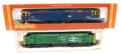 Hornby OO gauge diesel locomotives, comprising Class 37 locomotive 37072, BR green livery, and a Class 47 diesel locomotive 47568, BR blue livery with yellow ends, boxed. (2)