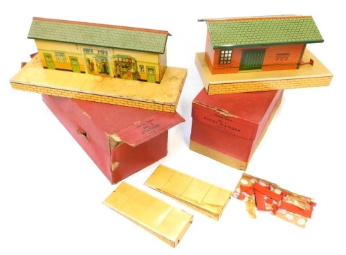 Hornby O gauge clockwork tinplate boxed No 1 goods platform, and No 3 station. (2)