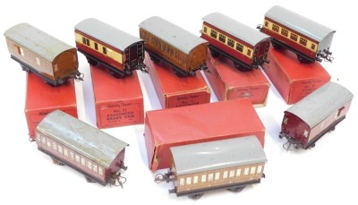 Hornby O gauge tinplate coaches, boxed and unboxed, including No 51 coach first class, No 51 coach third class, No 1 passenger coach, No 51 passenger brake van, etc. (8)