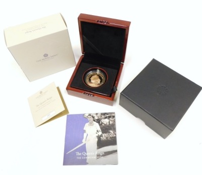 A Royal Mint Elizabeth II Commonwealth of Nations gold coin 2022, 7.80g, cased. - 3