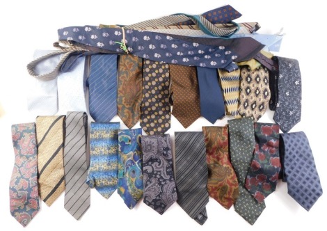 A large quantity of silk gentleman's ties, makers to include Piscador, Trophy, Pierre Cardin, Benjamin James, etc.