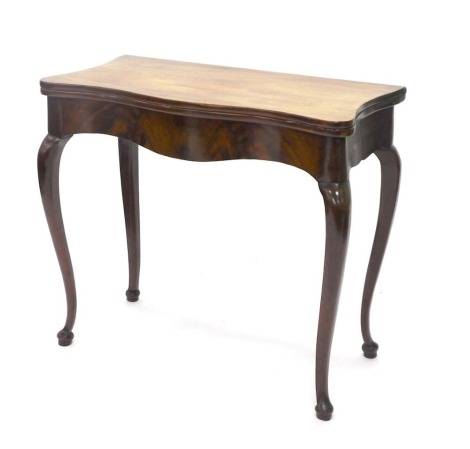 A late 19thC mahogany tea table, the serpentine top with rounded corners on cabriole legs, 87cm wide.