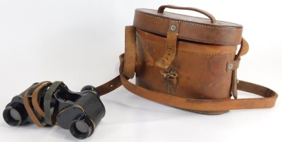 A pair of WWI medals, comprising 1914-1918 War Medal, and Victory Medal named to 2nd Lieutenant Herbert James (HJ) Smith, with ribbons, together with photograph, a pair of No 3 prismatic binoculars, in leather case stamped Aitchison & Co Ltd 1917, togethe - 13