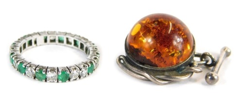 An eternity ring, set with CZ and imitation green stones, on a white metal band, marked 925, and a imitation amber cufflink, in a silver frame, 6.5g all in. (2)