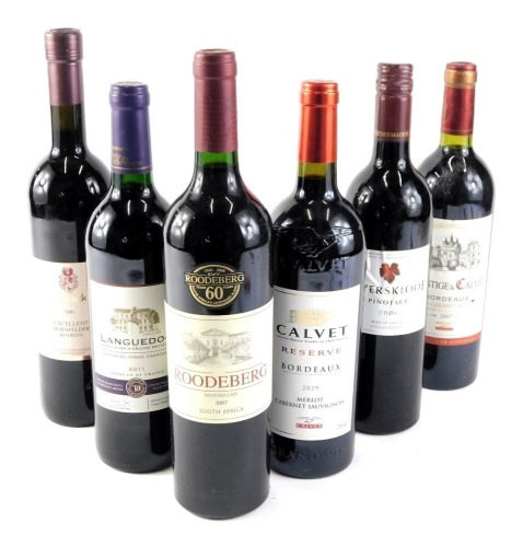 Six mixed bottles of red wine, to include Roodeberg 2007 South Africa, Calvet, etc.