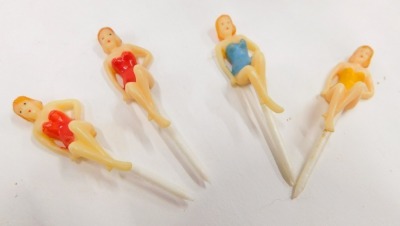 A mid-century novelty plastic cocktail stick holder, modelled in the form of a pineapple, holding four cocktail sticks each with handles modelled as ladies wearing bathing suits, 12cm high. - 3